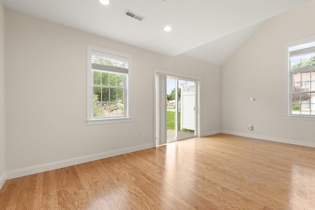 Building Photo - 70 Endicott St