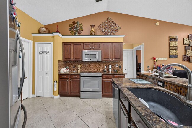 Building Photo - 3077 SE Galt Cir