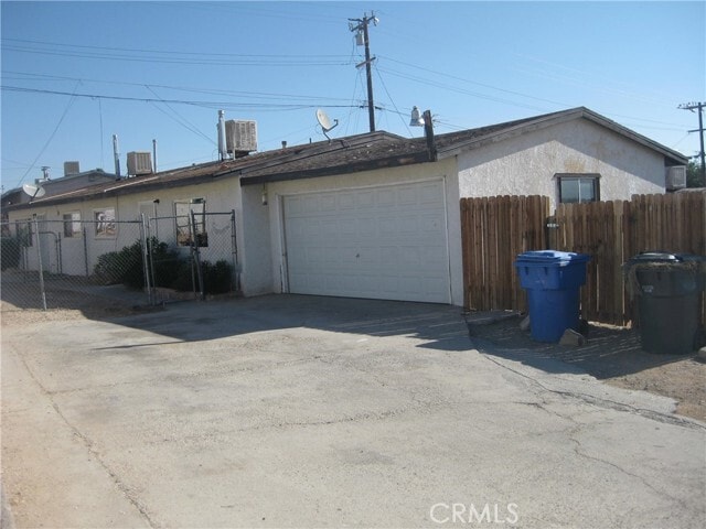 Building Photo - 933 E Navajo St