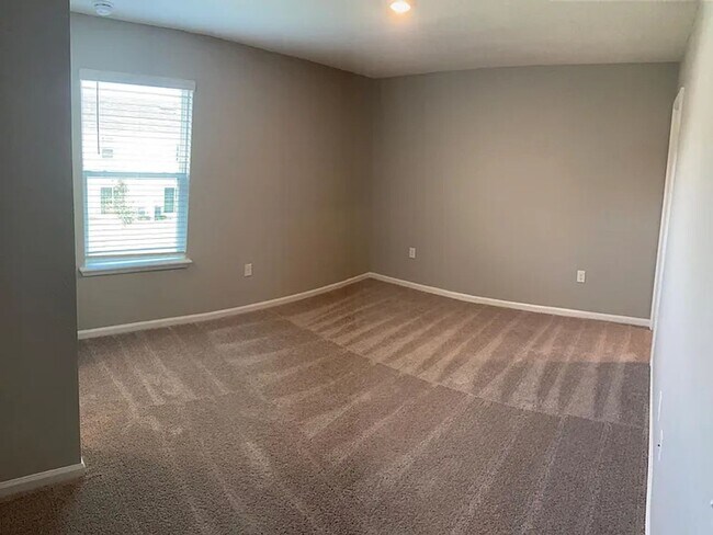Building Photo - Charming 2-Story Townhome for Rent