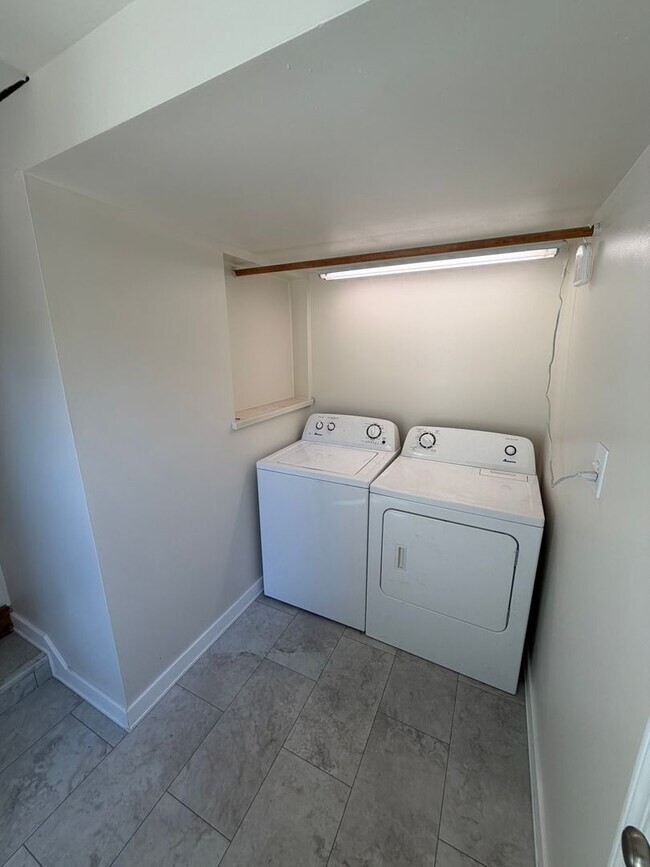 Building Photo - 2 Bedroom with a garage with Large fenced yard!