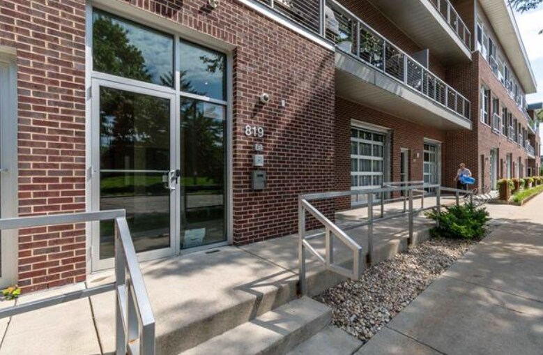 Building Photo - 803 E Mifflin St