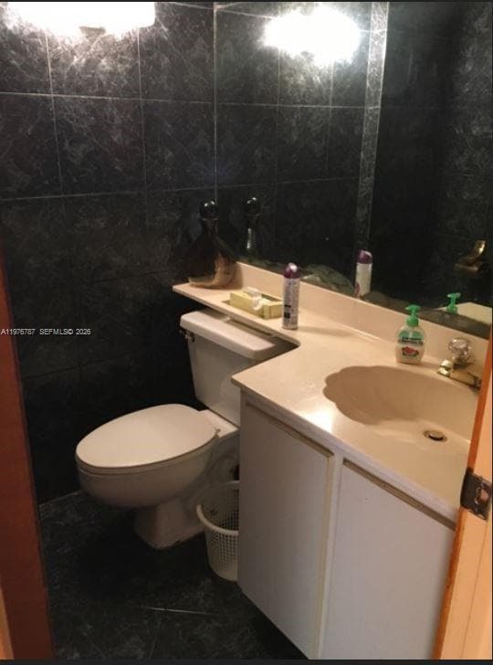 Building Photo - 655 W Park Dr