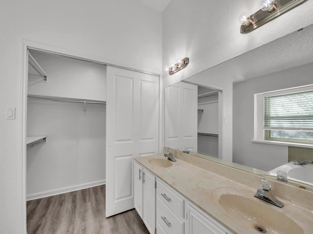 Building Photo - 307 Illinois Dr