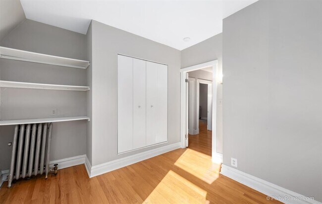 Building Photo - 643 Hinman Ave