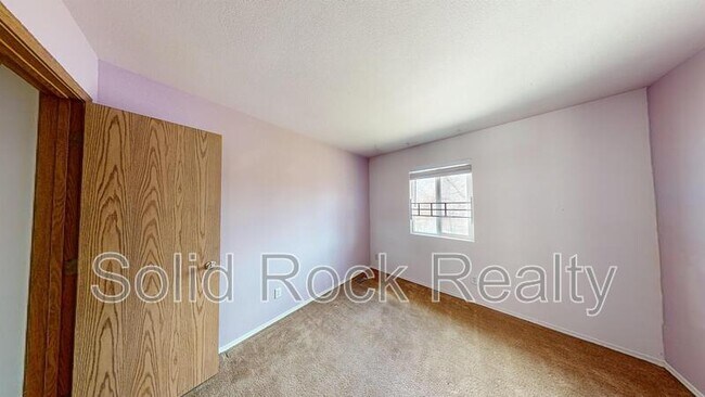 Building Photo - 935 Greenbrier Dr
