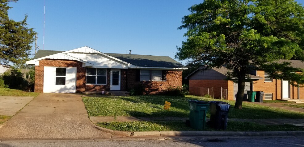 Building Photo - 724 NE 81st St