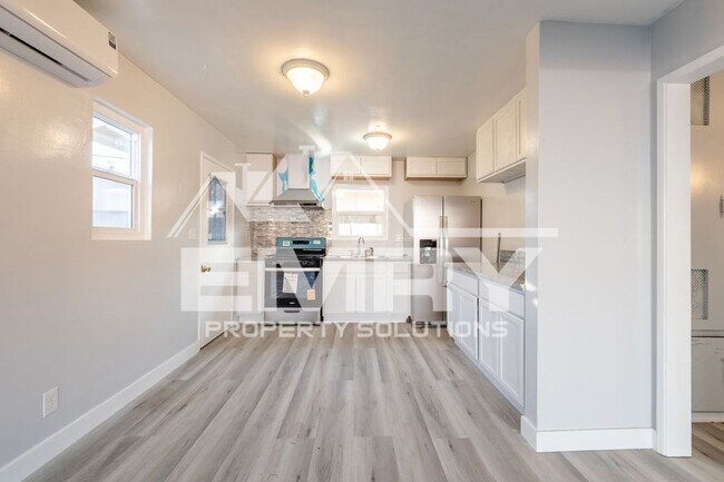 Building Photo - 6255 Gifford Ave