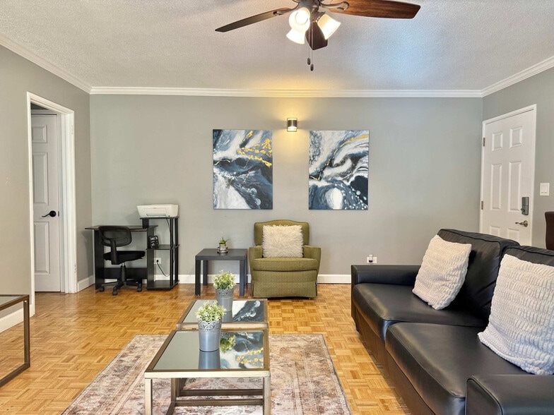 Primary Photo - 300 Peachtree St