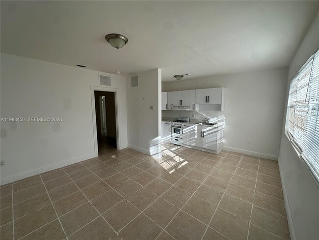 Building Photo - 740 84th St