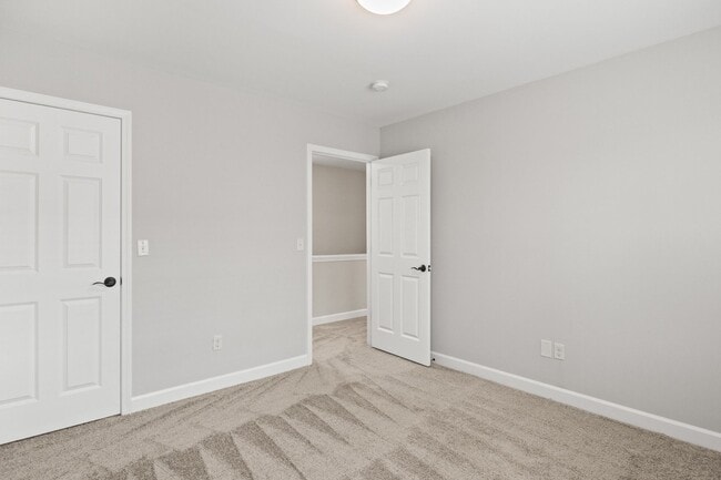 Building Photo - Spacious Home near Downtown Apex!