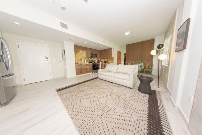 Building Photo - 820 Ocean Dr