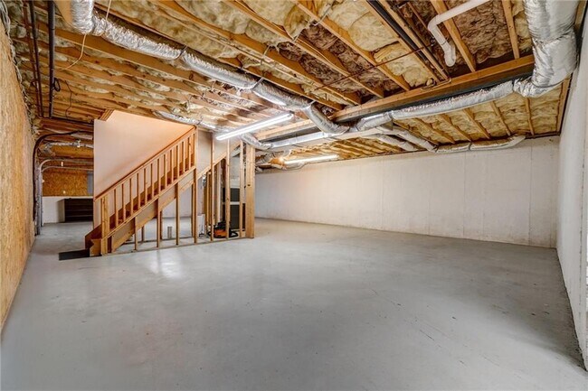 Building Photo - 701 Longview St