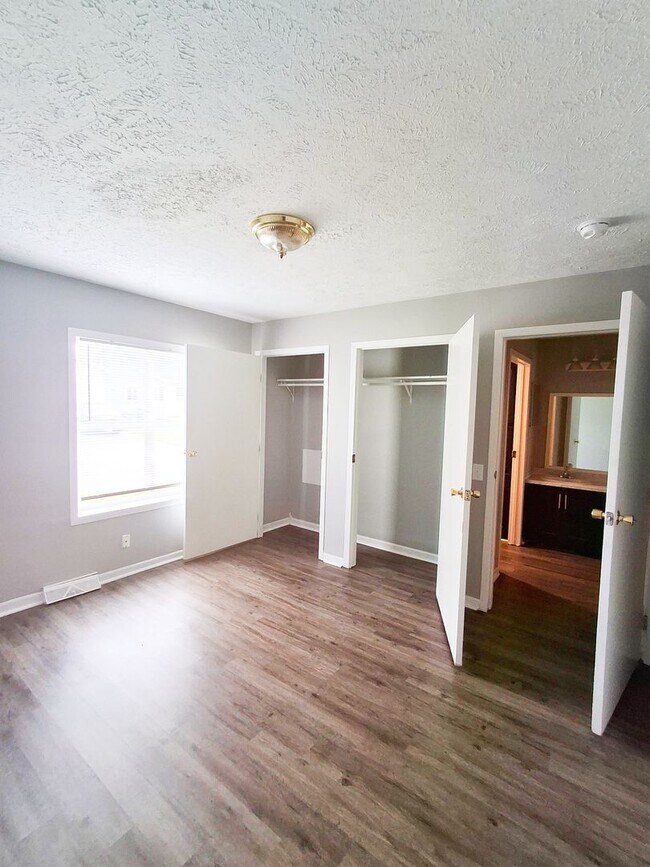 Building Photo - For Rent: Spacious 4-Bedroom, 2-Bathroom Home — Available Now!