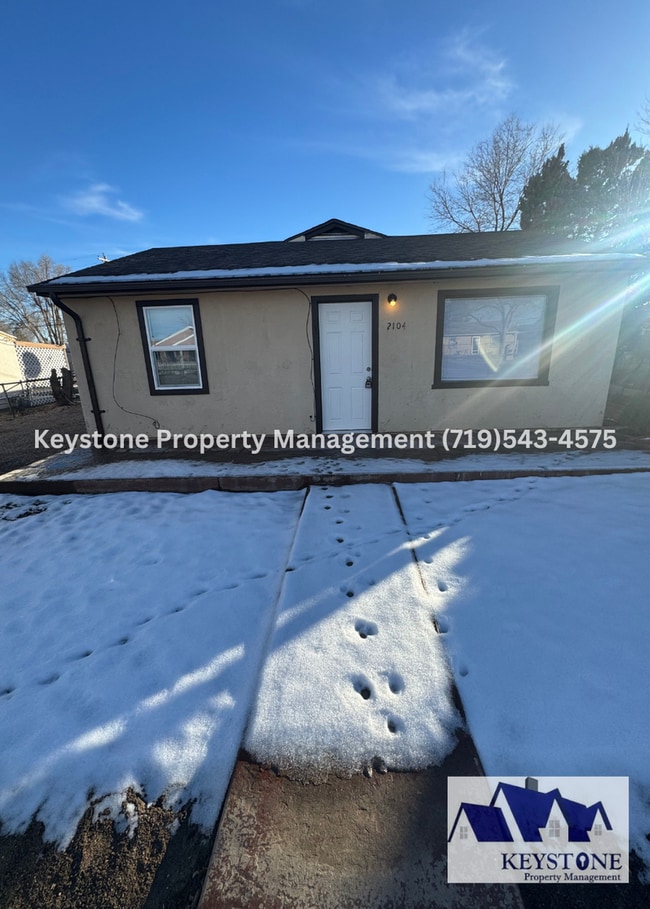 Building Photo - Fully Renovated Home 5 bedrooms/2 Bathrooms $1550/$1550