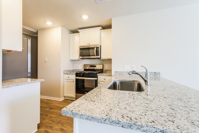 Building Photo - 400 Mustang Trot Dr