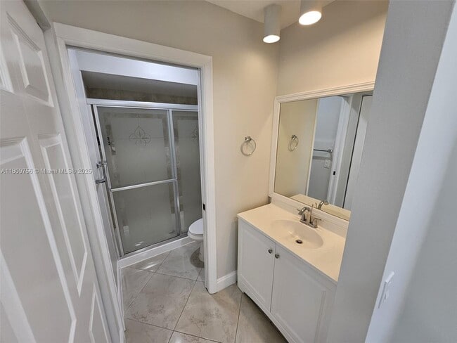 Building Photo - 1562 Springside Dr