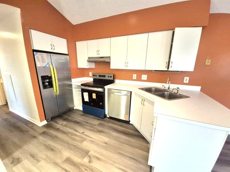 Building Photo - 12762 Saint James Pl