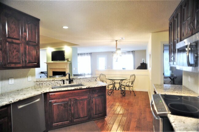 Building Photo - Updated Stunner