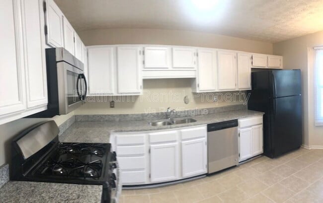 Building Photo - 6574 Meadow Green Cir