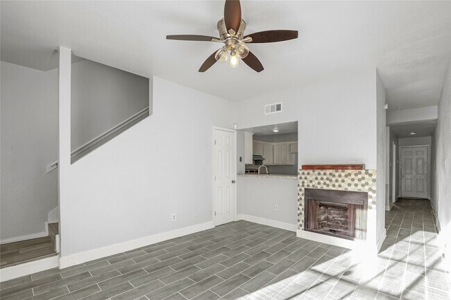 Building Photo - 8703 Victorian Village Dr