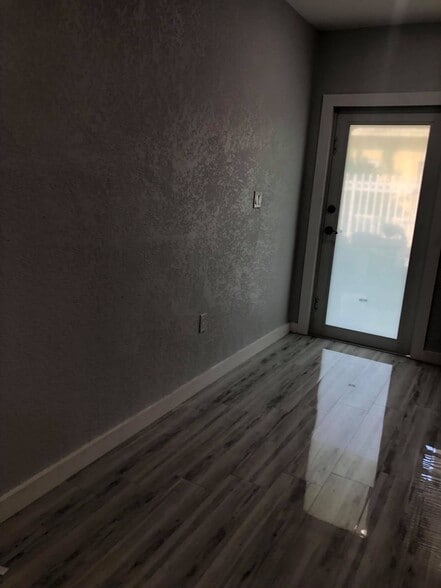 Building Photo - 634 SE 4th Pl