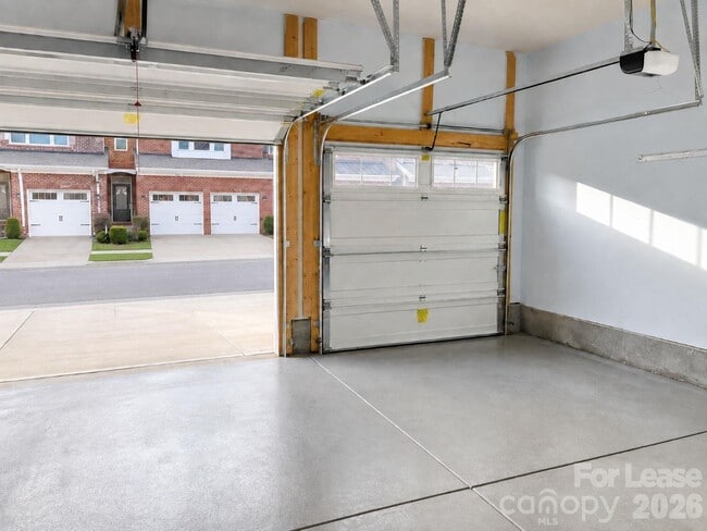 Building Photo - 107 Dellbrook St