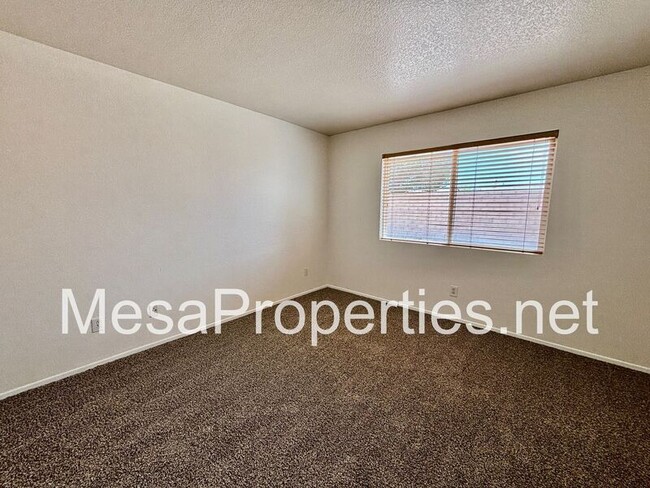 Building Photo - 15307 Ross Dr