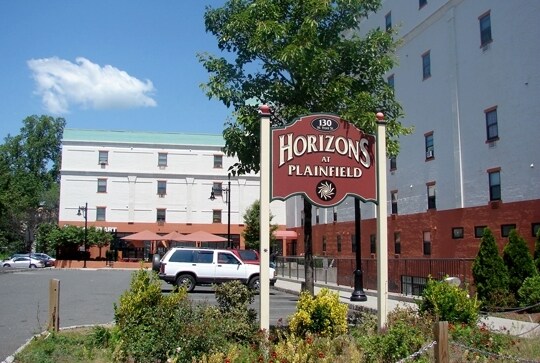 Building Photo - Horizons At Plainfield