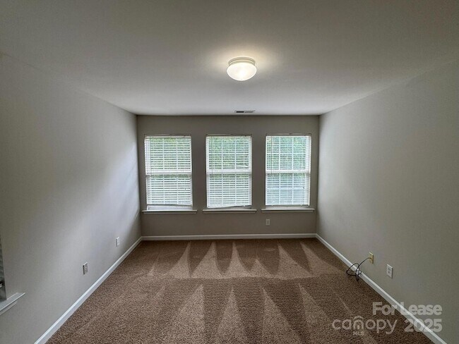 Building Photo - 2184 Winthrop Chase Dr