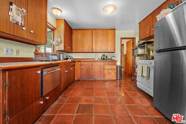 Building Photo - 12310 Yerba Buena Rd