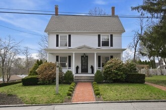 Building Photo - 198 Linden St