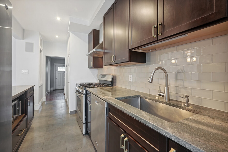 Building Photo - 1452 Spring Rd NW