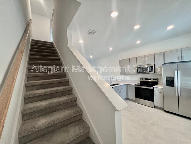 Building Photo - 3200 Skyline Lp