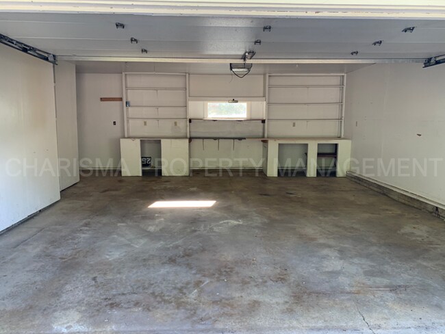 Building Photo - SPACIOUS 3 BD 2 BA HOUSE ON SOUTHEAST SIDE OF SIOUX FALLS