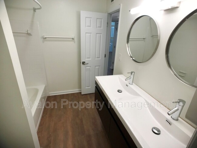 Building Photo - 1104 Riverview Dr