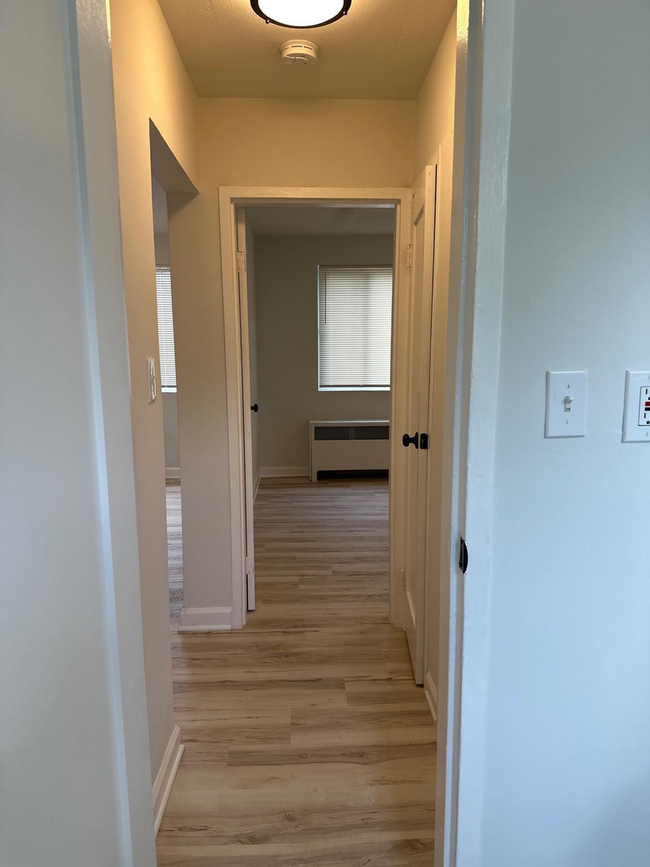 Building Photo - 2 Bed 1 Bath SW DC