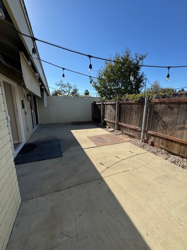 Building Photo - Turnkey Single-Story Home in Prime Camaril...