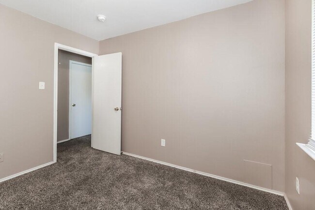 Building Photo - 9310 Abbotshall Ln