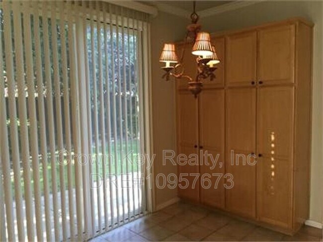 Building Photo - 673 Nacomis Ct