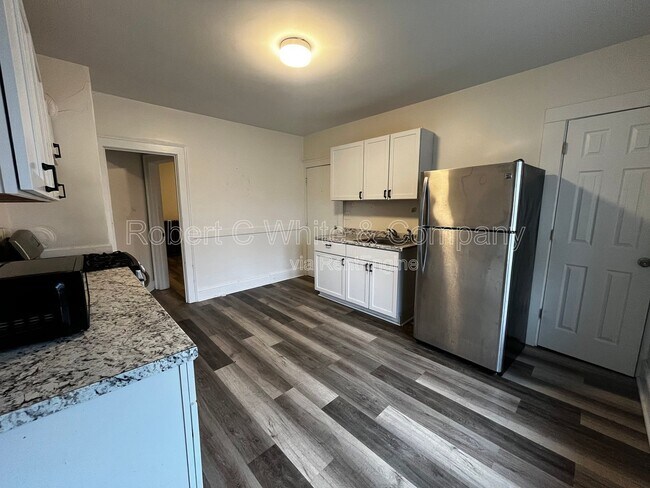 Building Photo - 219 Frederick St