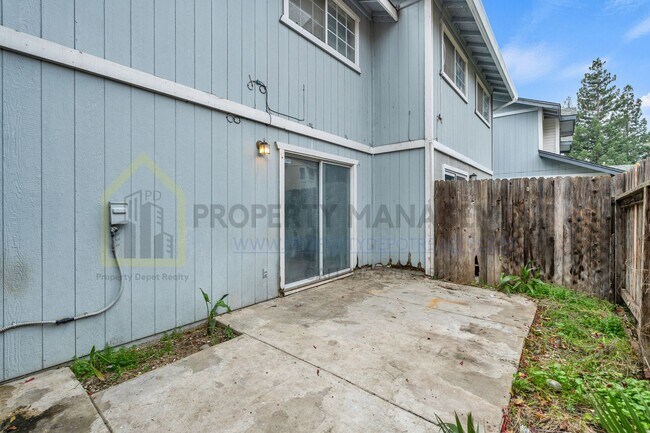 Building Photo - 3 bedroom 2 baths available in a gate community
