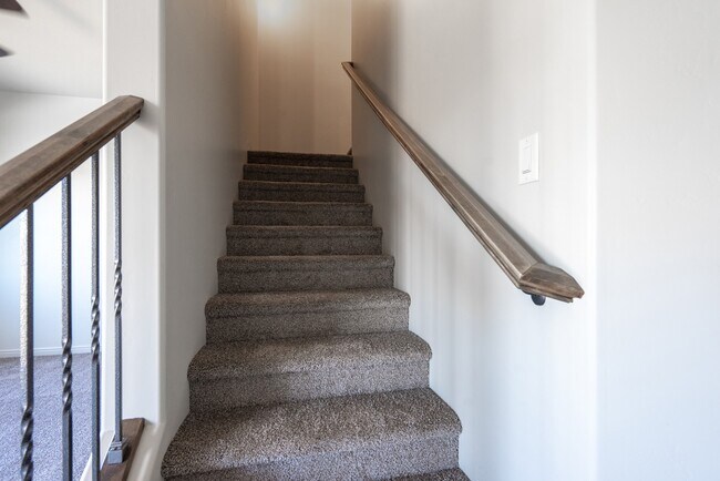 Building Photo - Comfortable Townhome Living with Pool Access