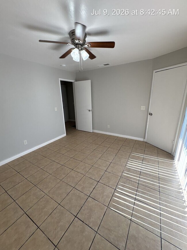 Building Photo - 3021
