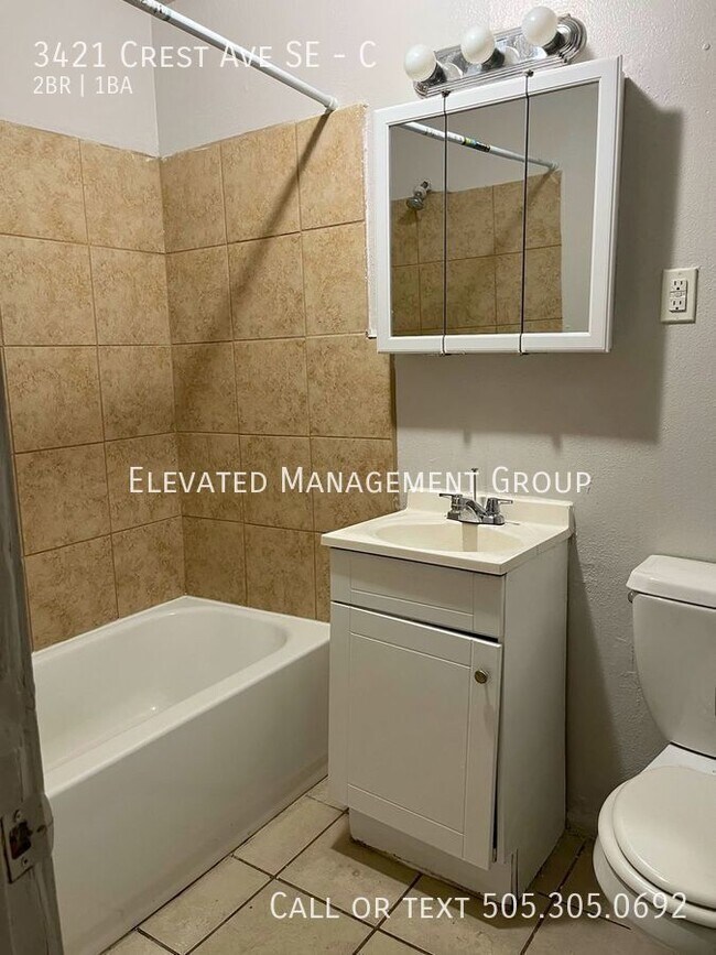 Building Photo - 2 bedroom, IMMEDIATE move in!