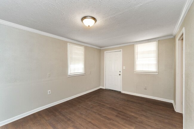 Building Photo - 620 5th Ave SW