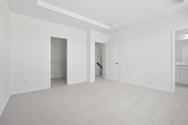 Building Photo - Brand-new three-story townhome in the Univ...