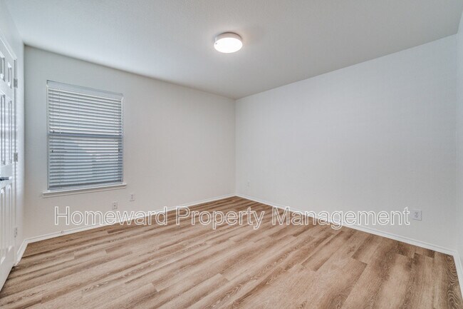 Building Photo - 9817 Tanglebrush Dr