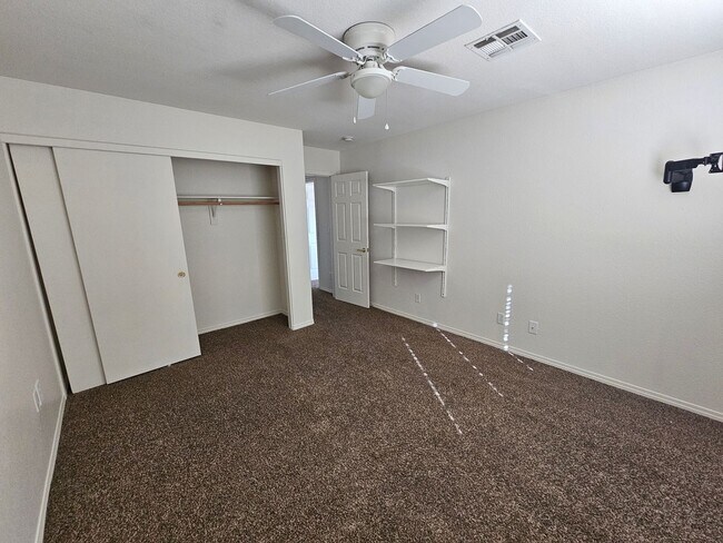 Building Photo - 4 BEDROOM POOL HOME IN GREEN VALLEY RANCH