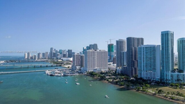 Building Photo - 1750 N Bayshore Dr